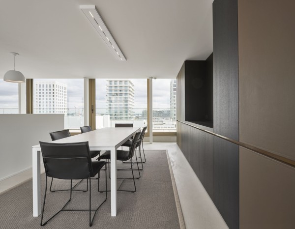 pvd-concept-projects-White line-Antwerp_03 (BE)-image-04.jpg