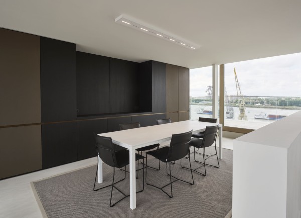 pvd-concept-projects-White line-Antwerp_03 (BE)-image-05.jpg