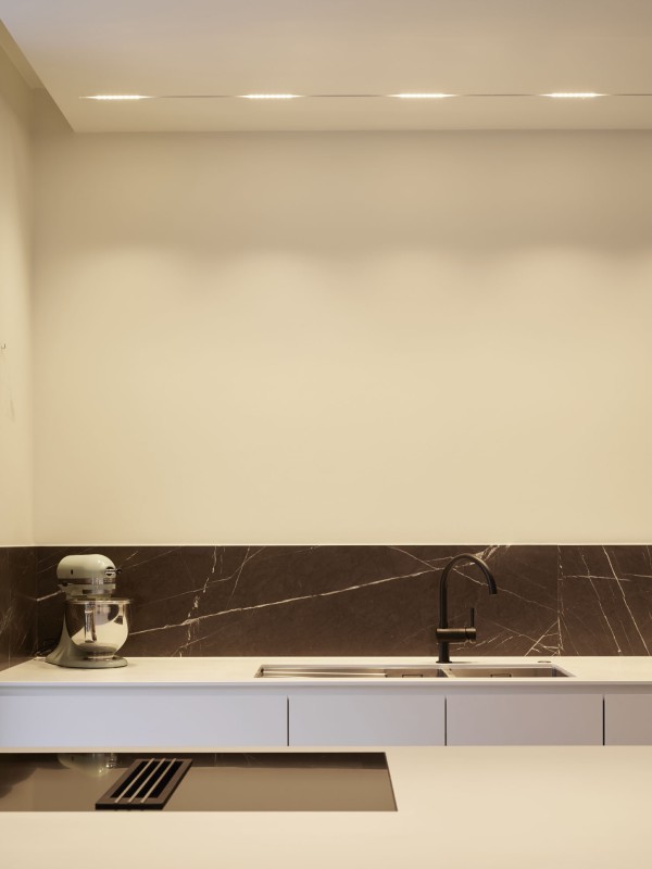 pvd-concept-projects-White line-Kapellen (BE)-image-03.jpg