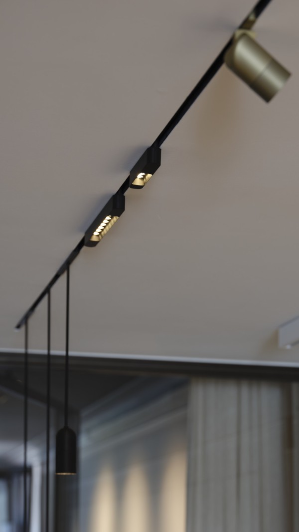 pvd-concept-projects-White line Dotsi-Antwerp (BE)-image-08.jpg